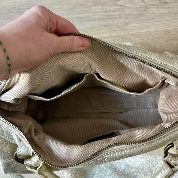 Moni Moni Gold Leather Shoulder Bag - Picture 10 of 10